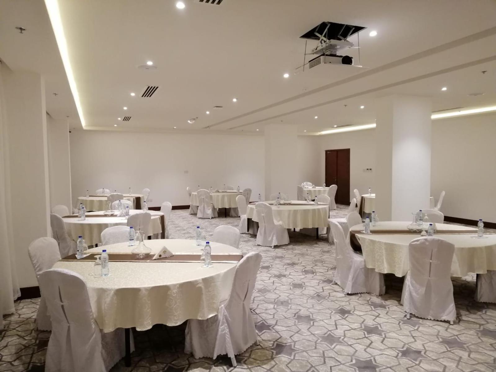 The Plaza Hotel & Resort Salalah Exterior photo